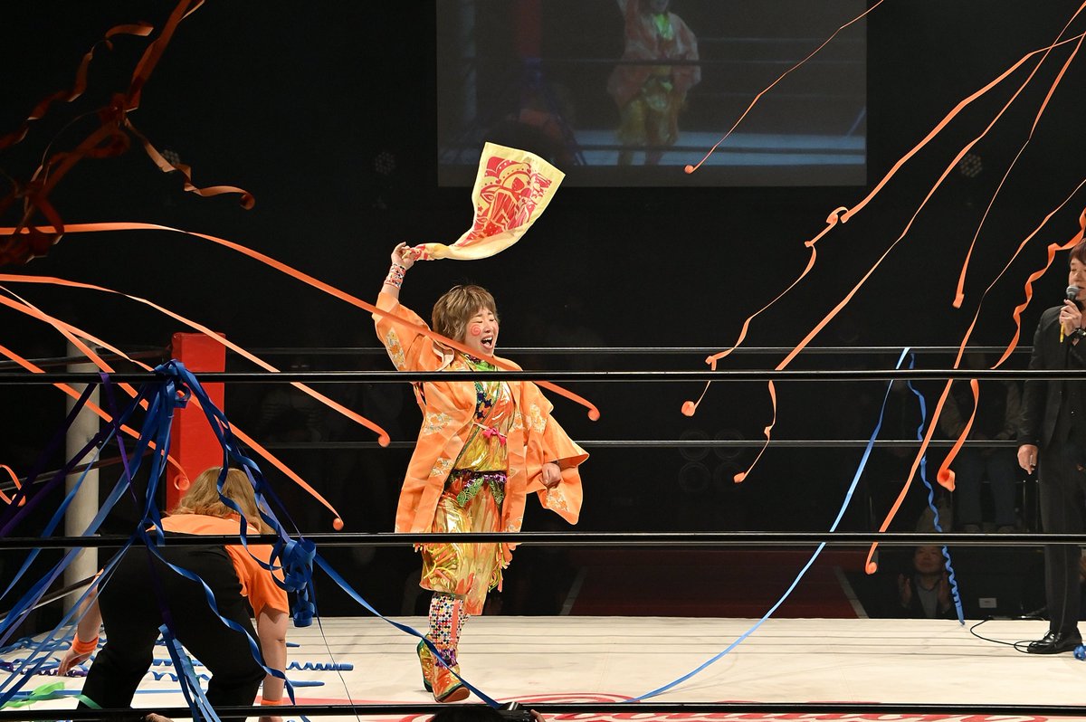 ko24_666's tweet photo. 2024 3.27 新木場1stRING #Evolution新木場大会12 
#Evo女 

第３試合より

#ソイ 選手　　#米山香織 選手

「紙テープありがとう」と
コール終了時に会場中に聞こえる位の
声量で感謝を伝える米山選手！！！
ベテラン選手の鏡ですね！！！👍

#YZM https://t.co/QL6HRXpb4a
