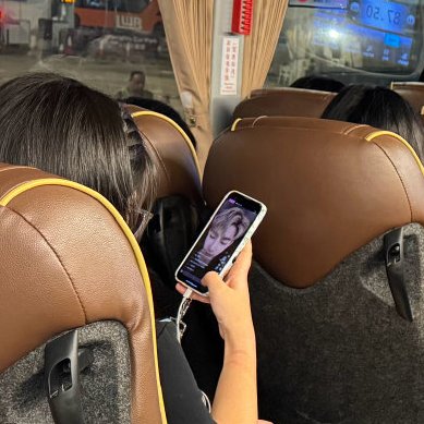 suikameow's tweet photo. almost everyone on the bus watching zhang hao's bubble live after kcon? asdfjhaha? https://t.co/iJTRMYSXaq