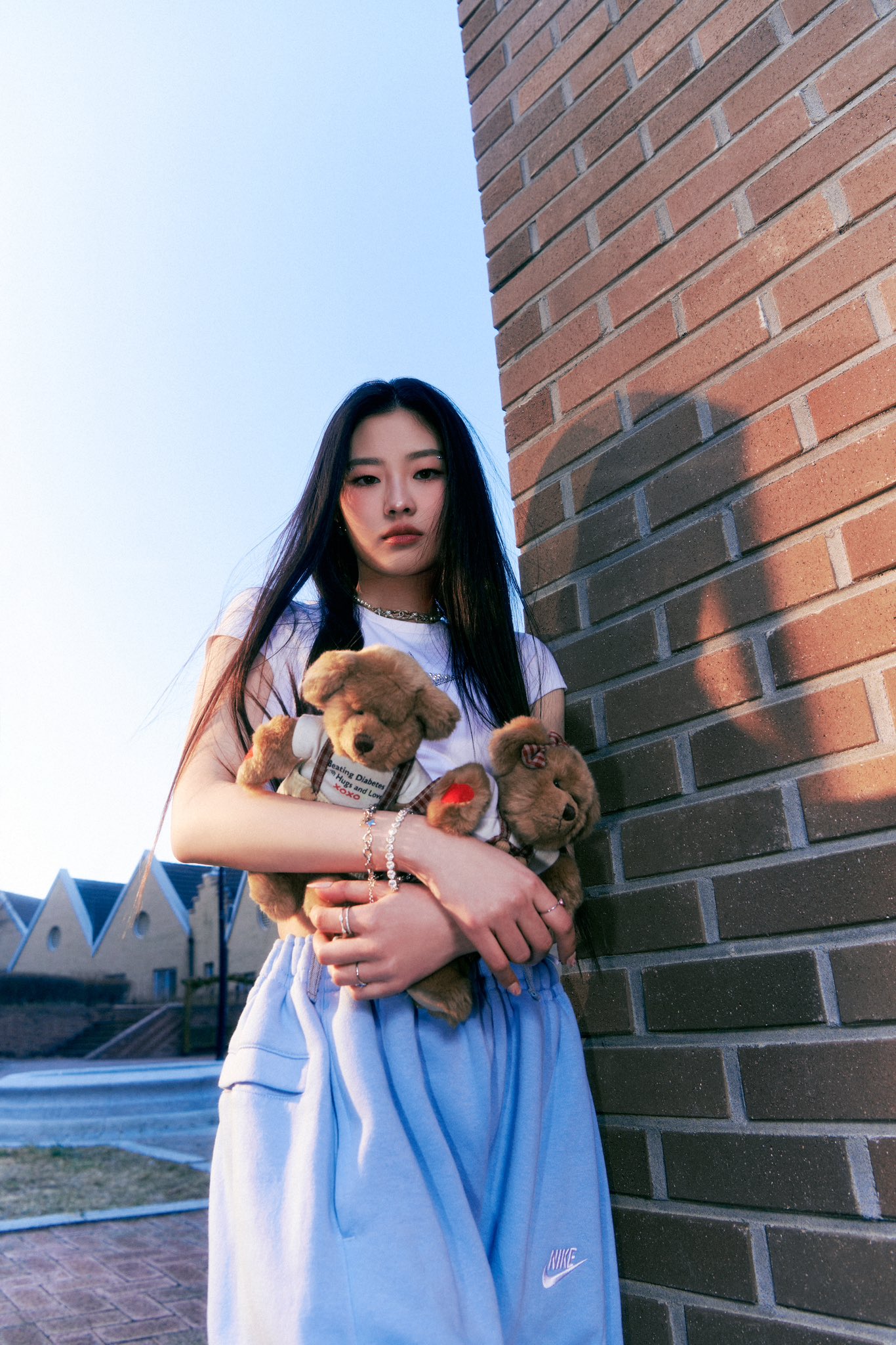 GKAedbhaoAAPOZi?format=jpg&name=large