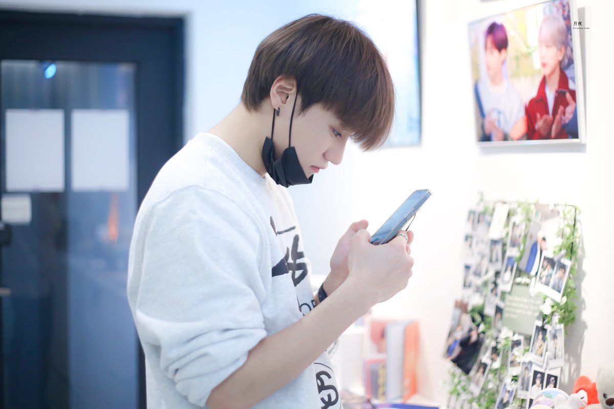 해피바보곰돌이의 날🐻💜

#루미너스 #LUMINOUS #LMN #우빈 #정우빈 #WOOBIN #반짝우빈 <a href="/LMN5_official/">LUMINOUS</a>