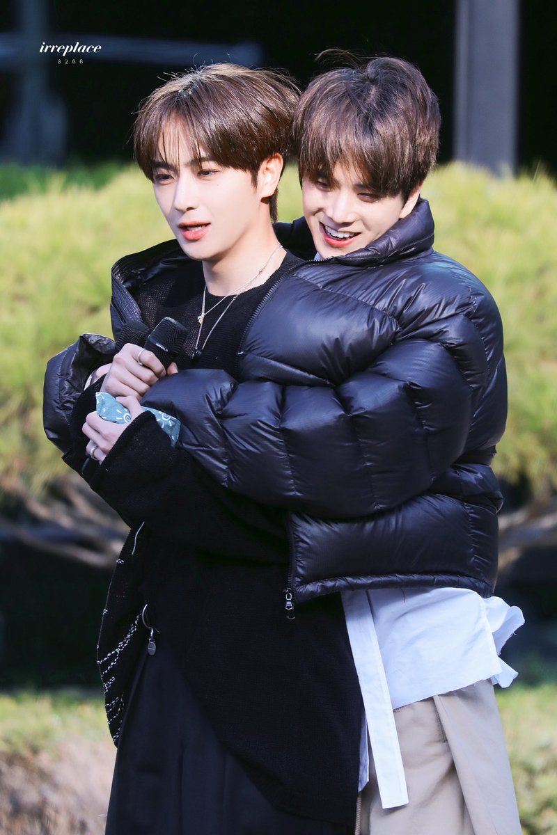 Irreplace8266's tweet photo. 💘

#AprilFoolsDay 
#영훈 #YOUNGHOON
#현재 #HYUNJAE 
#THEBOYZ https://t.co/IoiAiu4fVv