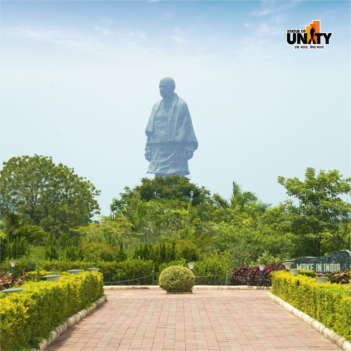 Uncover the hidden beauty of the #ValleyOfFlowers at the majestic #StatueOfUnity. 

Come immerse yourself in nature's breathtaking colors and tranquility at #EktaNagar where every petal tells a story.
@MukeshPuri26 @udit_ias @agnee_cool
