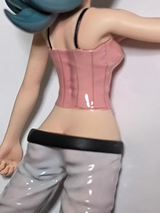 改めて見ると痴女過ぎるなコイツ…( ˘ᾥ˘ )あまりにもデカ乳と半ケツと腋を見せつけ過ぎている… 