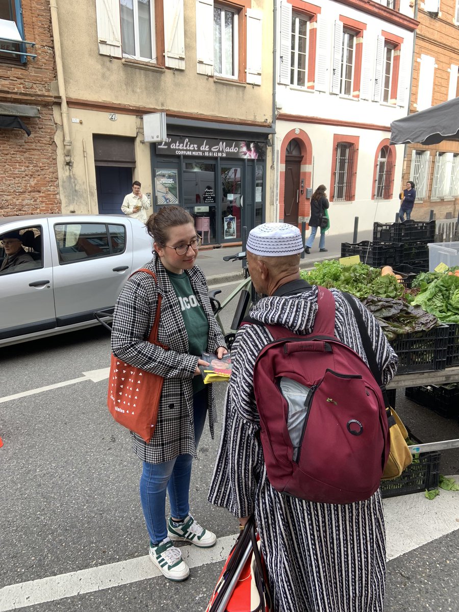 Tractage ce dimanche matin au marché St Aubin à #Toulouse Un accueil chaleureux pour écouter nos propositions afin de #ReveillerLEurope 🌹 #FollowBackReveillerLEurope