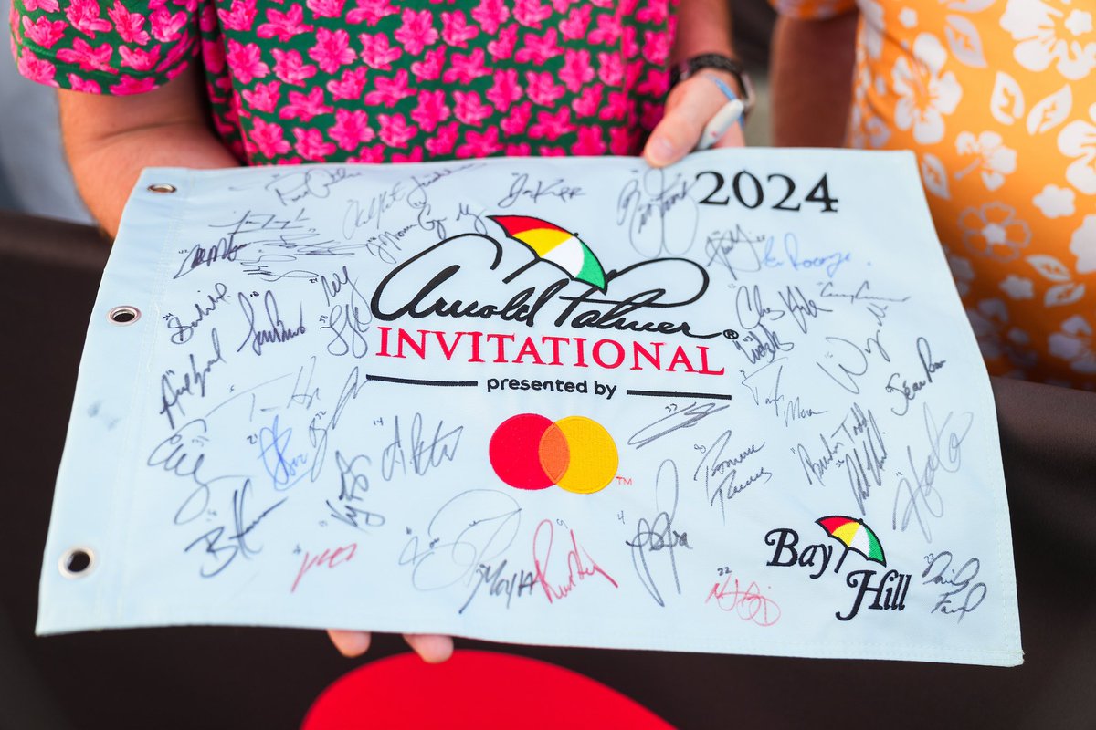 We bet this #APInv fan is great at Easter egg hunts.🐰 How many signatures can you identify on this packed pin flag? #EasterSunday