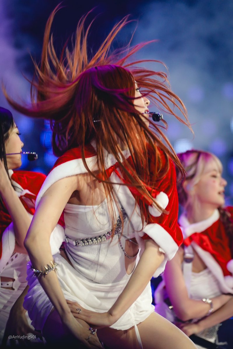 231225 SBS Gayo Daejeon 😍

#YUNJIN #허윤진 
#LESSERAFIM #르세라핌 
<a href="/le_sserafim/">LE SSERAFIM</a> 
#AprilFoolsDay