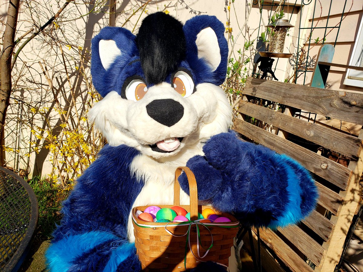 Happy Easter everybody! Hope your day is filled with joy and fun, good company, and tasty treats! ^^