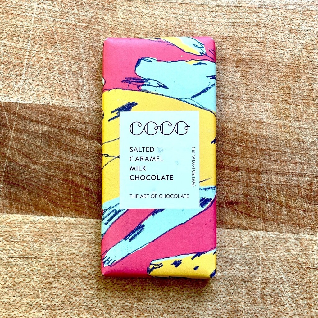 Coco 40% Salted Caramel Milk Chocolate (Colombia)has flavors of buttered pecan and whisky, along with a gentle touch of salt. The melt is very light, with a few crispy grains of salt here and there, but an otherwise barely discernible grain. The melt is … instagr.am/p/C5LtB5GsLNh/