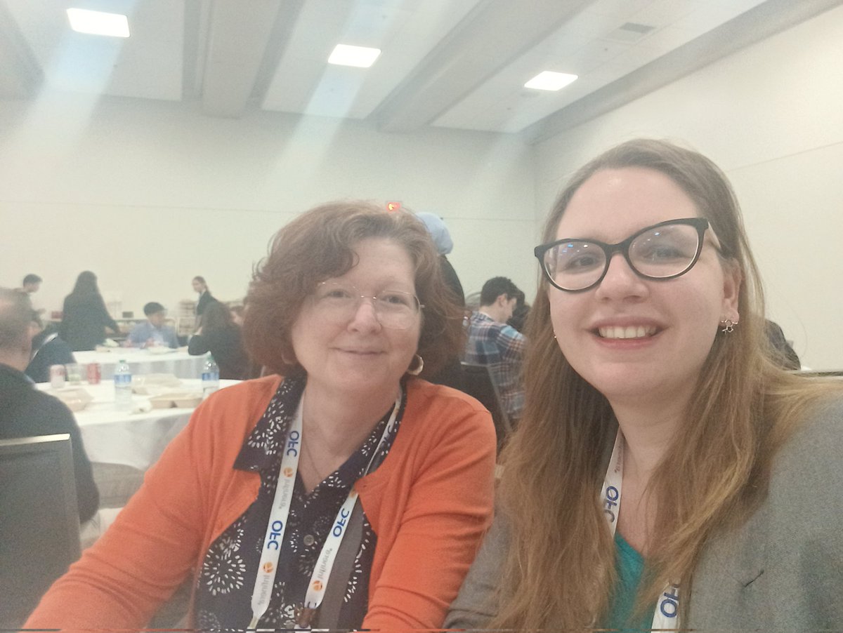 While it's still #WomensHistoryMonth let me share dome selfies from @ofcconference #OFC2023

I was super lucky to match with Vivien from @NokiaBellLabs as my mentor on session by @IEEEPhotonics 

And I had a nice chat with Laura on academia riffles there too

Girls power rules!