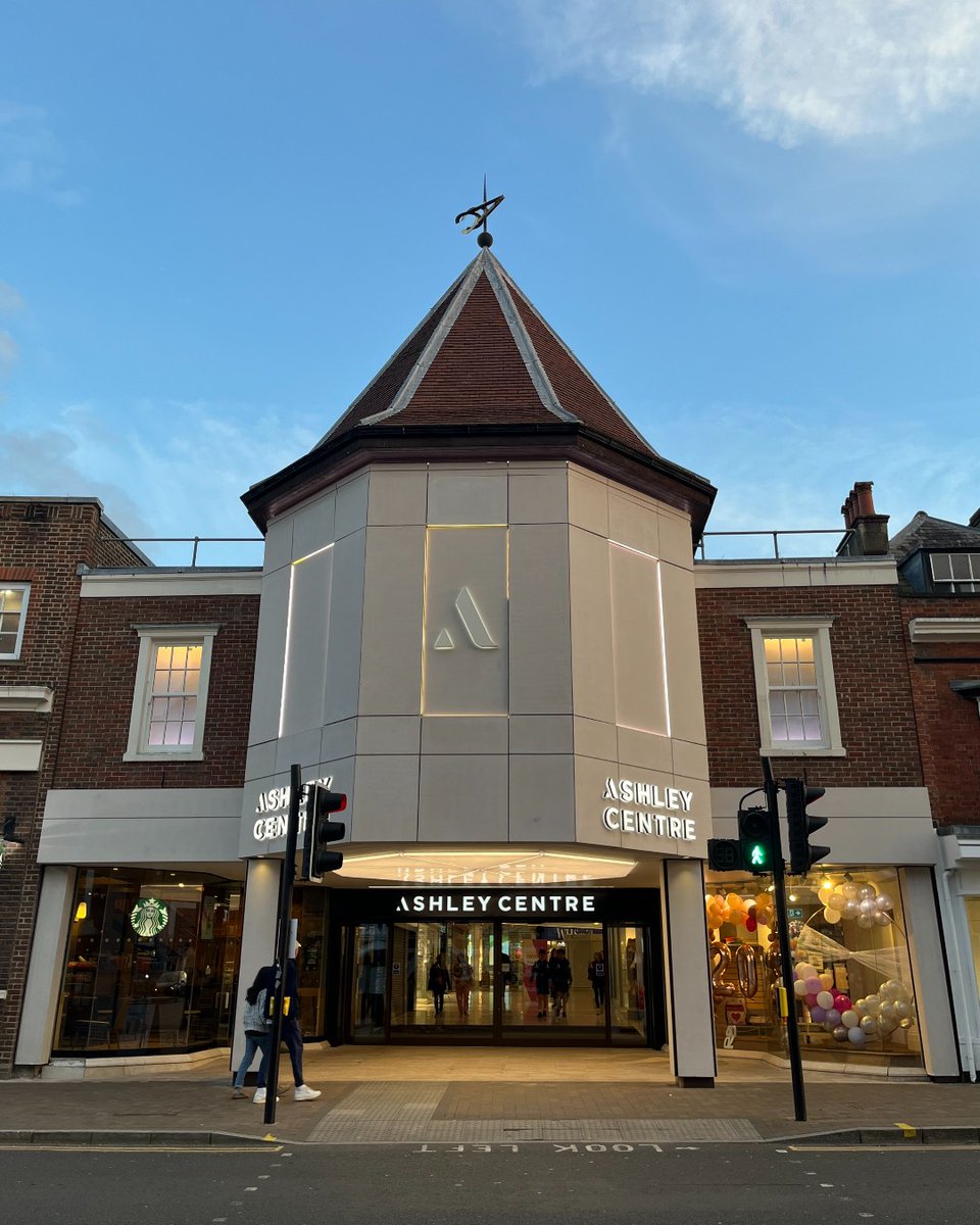 Happy Easter Epsom! The centre will be open from 9 am tomorrow and there's nothing like a bit of bank holiday shopping to celebrate the start of summer 🛍️ Discover great food and amazing finds right in the heart of Epsom 🤩