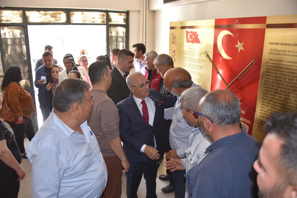 ZekiKAYDA's tweet photo. 31 Mart Mahalli İdareler Seçimleri dolayısıyla Şazimet Uysal Ortaokulu'nu ziyaret ederek görevli arkadaşlarımıza kolaylıklar, oy kullanan hemşehrilerimize hayırlı günler diledik. Yapılan seçimin ülkemiz, milletimiz ve Salihli’miz için hayırlı olmasını dilerim. https://t.co/L3xTJUJDdK