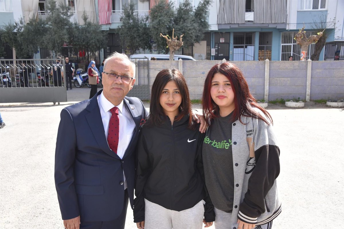 ZekiKAYDA's tweet photo. 31 Mart Mahalli İdareler Seçimleri dolayısıyla Şazimet Uysal Ortaokulu'nu ziyaret ederek görevli arkadaşlarımıza kolaylıklar, oy kullanan hemşehrilerimize hayırlı günler diledik. Yapılan seçimin ülkemiz, milletimiz ve Salihli’miz için hayırlı olmasını dilerim. https://t.co/L3xTJUJDdK