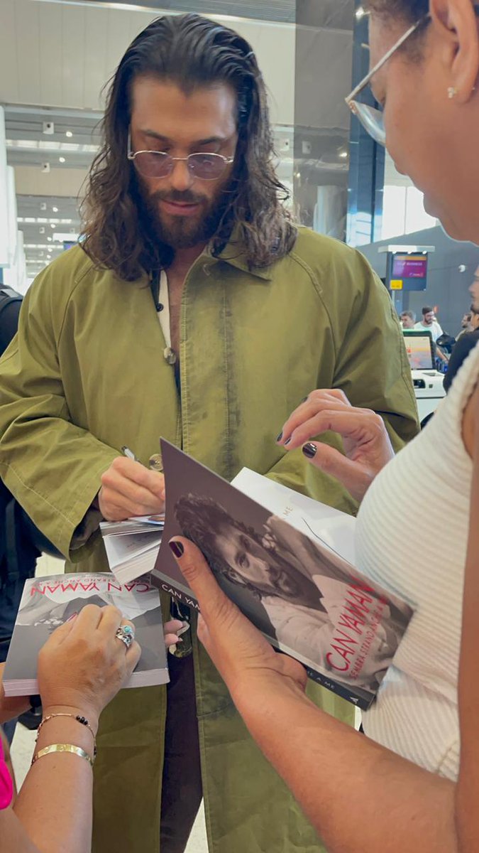 br_canyaman's tweet photo. 📸 #CanYaman no aeroporto
Indo embora
#CanYamanBrasil https://t.co/ZGJYBIZSOx