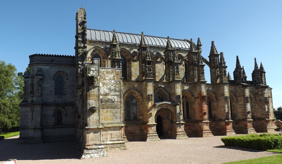 Rosslyn Chapel in central Scotland with 44 large images in walk round order - flickr.com/photos/1515244…