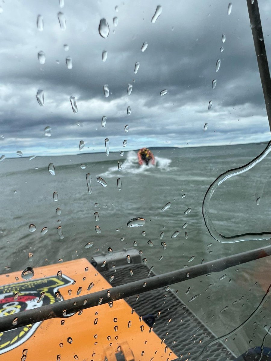 BallybRescue's tweet photo. At 12:56hrs today our IB1 DClass was launched after being tasked by MRCC Valentia at the request of the Gardaí.

Following a successful outcome by the Gardaí, the crew were stood down and RTB at 13:27hrs. 

National Ambulance Service and CG also in attendance 

#BallybunionRescue https://t.co/V3HusOEhVk