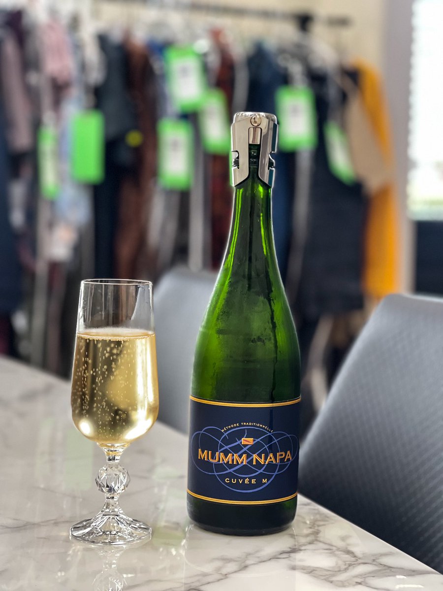 Happy Son-day fun-day!!!

*yes that was a Jesus joke. You’re welcome 😆
Also, ignore the racks in my dining room 😅