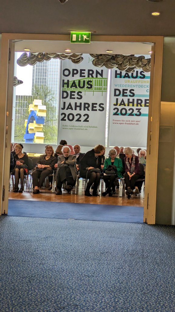 samvdam's tweet image. Der Traumgörge @operfrankfurt : AJ Glueckert is indisposed so tonight we have the Regieassistent miming the role on stage, while assistant conductor (!) Takeshi Moriuchi will sing from the side 🤯 Toi toi toi