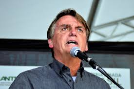 Precisamos lembrar que os mesmos traidores da constituição que deram o golpe em 64 tentaram o golpe do 8 de janeiro. Alguns saudosos do período e outros que dormem com o livro do torturador Brilhante Ustra na cabeceira como forma de inspiração. Se a geração do meu avô não