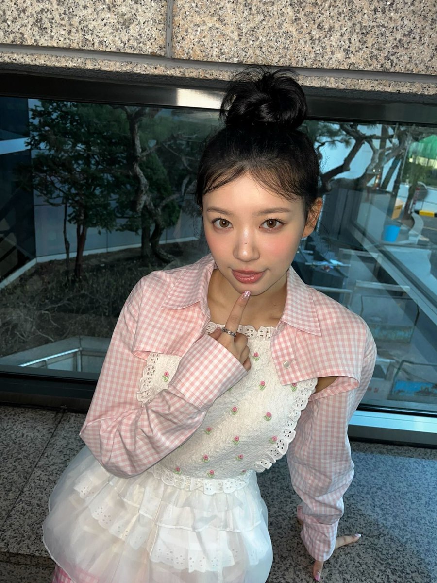 ILLIT_twt's tweet image. 안녕하세요~~!! 모카입니당☕⭐
오늘 활동1주차 끝났습니다~~!!! 🥺 💓
정말 많이 응원해주셔서 감사합니다~~❤︎❤︎
아직 많이 남았으니까 계속 지켜봐주세용^ ^!!
사랑해요~~~❤︎

#ILLIT #아일릿 #MOKA #모카