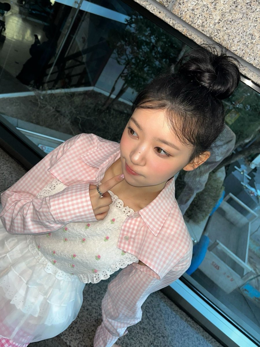 ILLIT_twt's tweet image. 안녕하세요~~!! 모카입니당☕⭐
오늘 활동1주차 끝났습니다~~!!! 🥺 💓
정말 많이 응원해주셔서 감사합니다~~❤︎❤︎
아직 많이 남았으니까 계속 지켜봐주세용^ ^!!
사랑해요~~~❤︎

#ILLIT #아일릿 #MOKA #모카