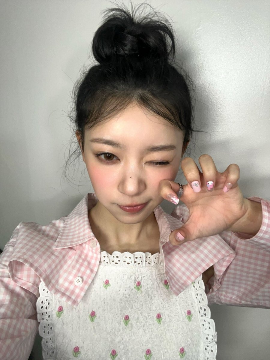 ILLIT_twt's tweet image. 안녕하세요~~!! 모카입니당☕⭐
오늘 활동1주차 끝났습니다~~!!! 🥺 💓
정말 많이 응원해주셔서 감사합니다~~❤︎❤︎
아직 많이 남았으니까 계속 지켜봐주세용^ ^!!
사랑해요~~~❤︎

#ILLIT #아일릿 #MOKA #모카