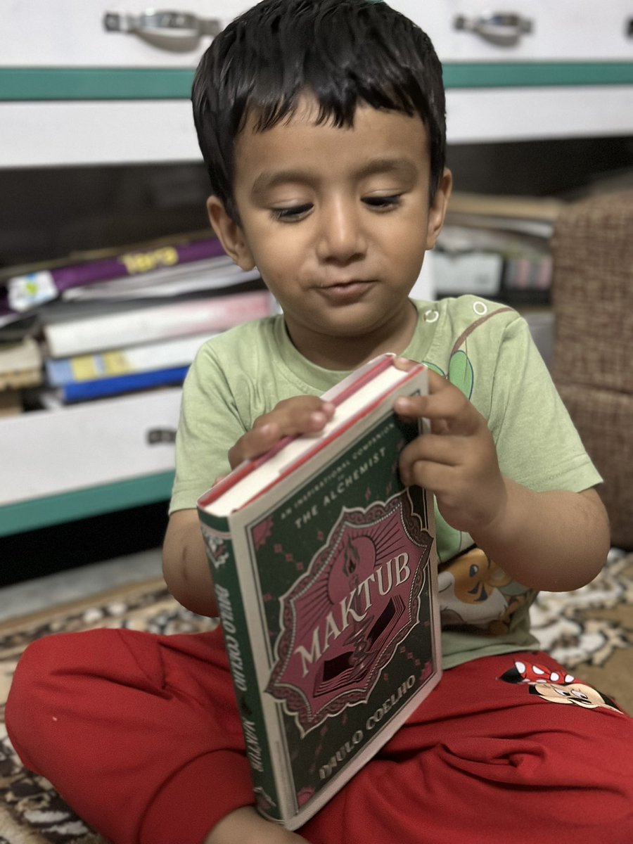 TeacherParv's tweet photo. The newest one to the oldest of love of reading. And #PauloCoelho is a household name to all of us.
#Maktub welcome home!
#Mantavya has it identified Muse Coelho as he sees his photos.
Now to Read this alongside the reading of other works.
#Gratitude https://t.co/StDHznOT99