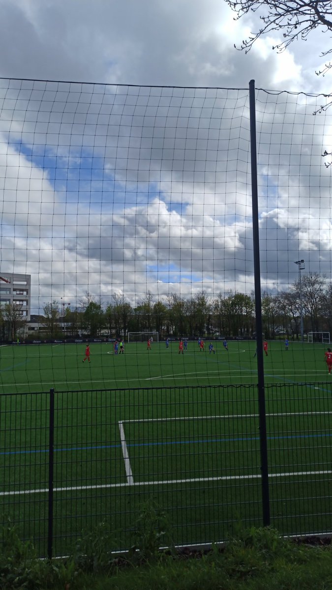 VICTOIRE ET QUALIFICATION des féminines du #StadeRennais en demi finale de Coupe de Bretagne !
Rennes l'emporte 2-1 contre Langueux ! ❤🖤