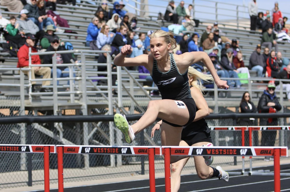 had a great meet at the westside invite yesterday!
Pr’d in both 100h and 200m
100h - 14.53 (new school
record)
200m - 25.77