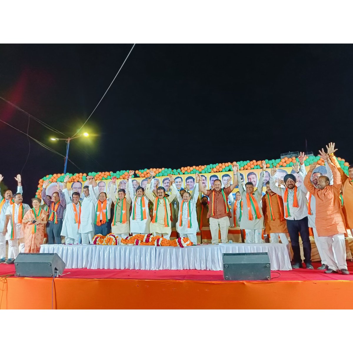 VishalPatel0512's tweet photo. राऊ विधानसभा में लोकसभा चुनाव कार्यालय के उद्घाटन समारोह में सम्मिलित हुआ। जहाँ इंदौर लोकसभाप्रत्याशी शंकरजी लालवानी, राज्यसभा सांसद एवं लोकसभाप्रभारी सुमेर सिंहजी, महापौर पुष्यमित्रजी भार्गव, नगरअध्यक्ष गौरवजी रणदीवे, विधायक मधुजी वर्मा आदि भाजपा परिवार के पदाधिकारी उपस्थित थे। https://t.co/laeolJFYXH