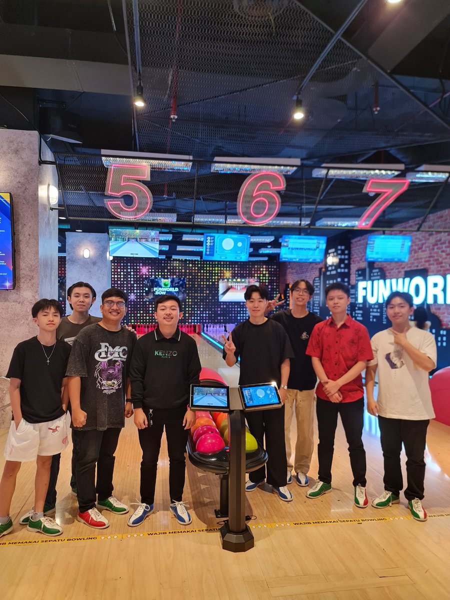 sop_janda's tweet photo. Minggu awal gw pindah kosan langsung main sama pren² ini kwkwkw https://t.co/VkkTIF217T