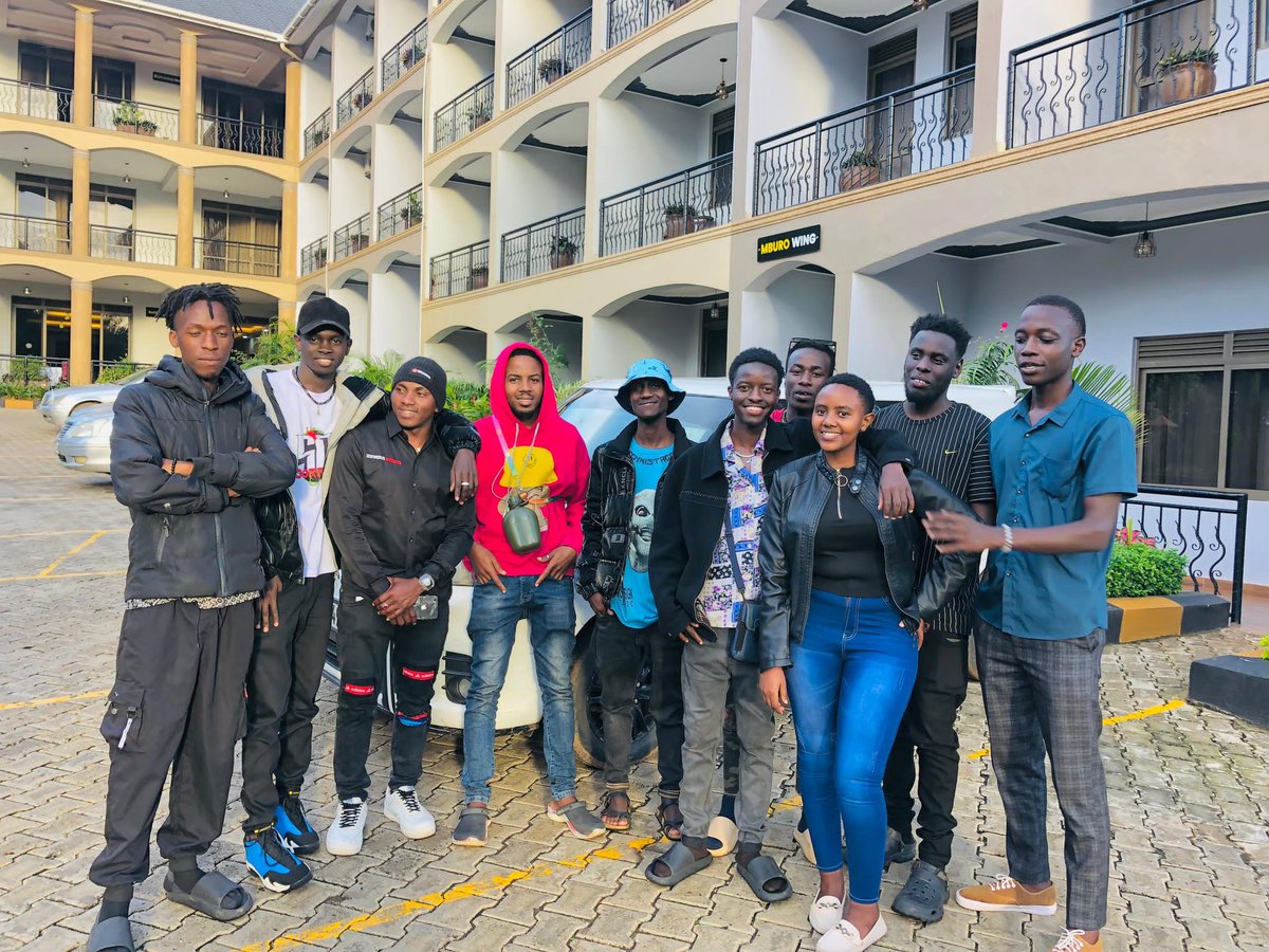 OrishenmaticDj's tweet photo. my friends in western thanks for visiting your DJ @silverbackhotel https://t.co/hNnCrSlvl8