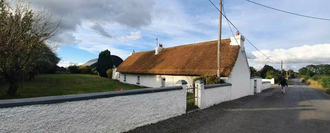 Building Of The Month: April Ballacolla, County Laois Sitting effortlessly into its surroundings, this wonderful house must surely rank among the country's finest surviving examples of the vernacular thatched form. #heritage #vernacular #laois #Ireland #irish #historichouse