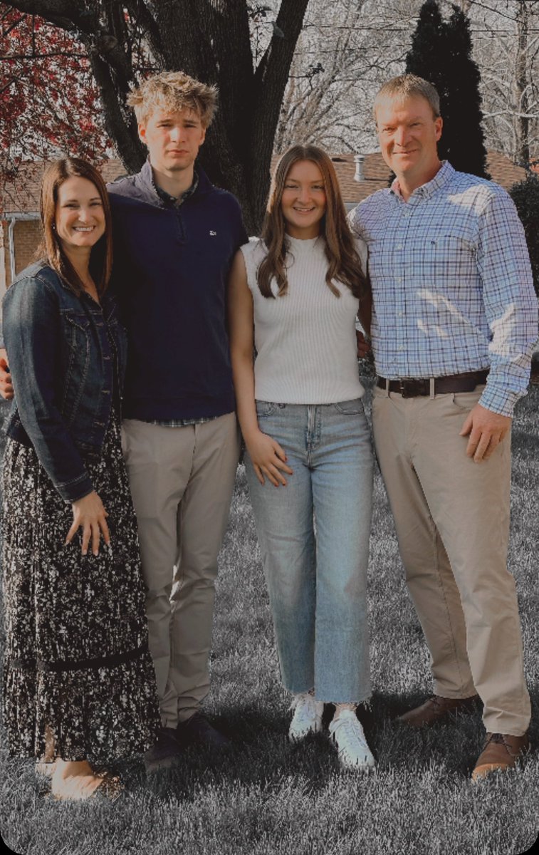 Habits_4_Life's tweet photo. Happy Easter from the Arnold family! https://t.co/aNPuG4lQJQ