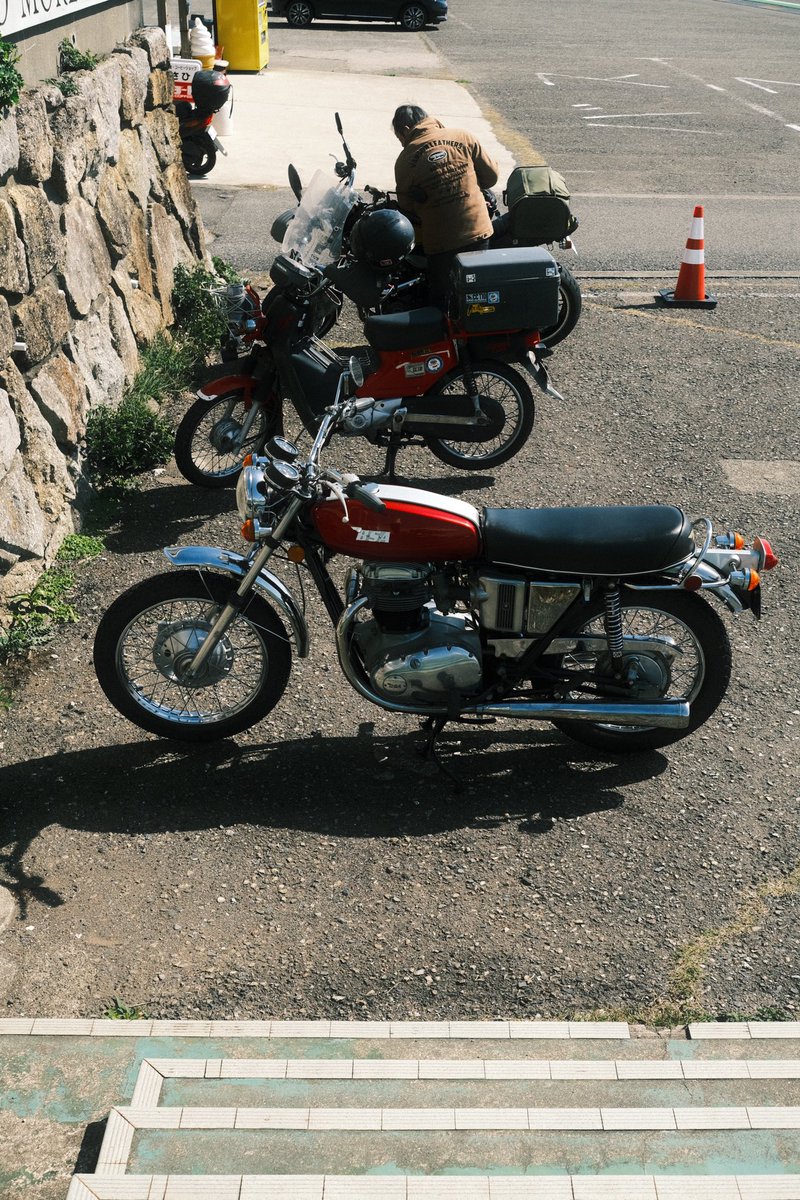 rest_hiro's tweet photo. 🫡
#fujifilm #fujifilm_xseries #fujifilmxe4 #富士フイルム #xe4 #日常 #日々 #wakayama #串本町 #和歌山県 #BSA #BSAA65 #bsaa65lightning #英車 #旧車 #bsamotorcycle #newyorkcitymotorcycles https://t.co/7z5gDtMLAC