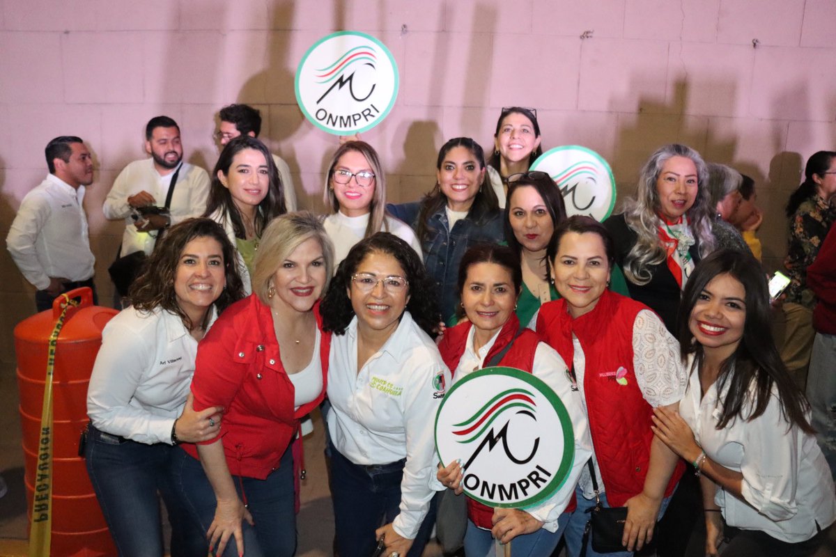onmpri_saltillo's tweet photo. Mujeres Priistas de #Saltillo, junto con nuestra Presidenta @ddakys, acompañamos a @javierdiazglz, en el arranque de campaña rumbo a la alcaldía de #Saltillo.

¡Con la fuerza de las mujeres, vamos a ganar! 💪

#TodosxSaltillo #TodosxCoahuila #MujeresConstruyendoMujeres https://t.co/qUpyJWdGqT