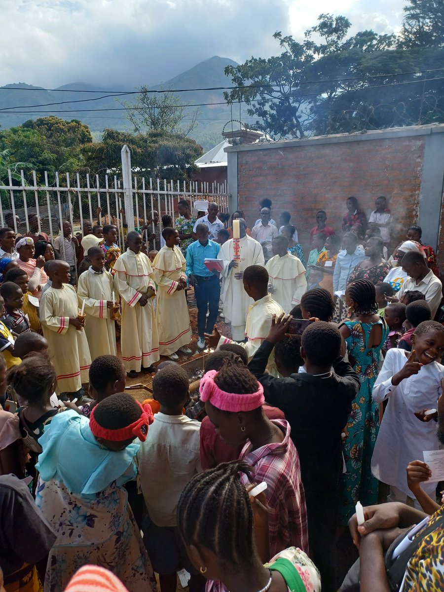 #Pasqua2024 con tanti amici ad Uvira in RDC per celebrare la Pasqua di Resurrezione @santegidionews