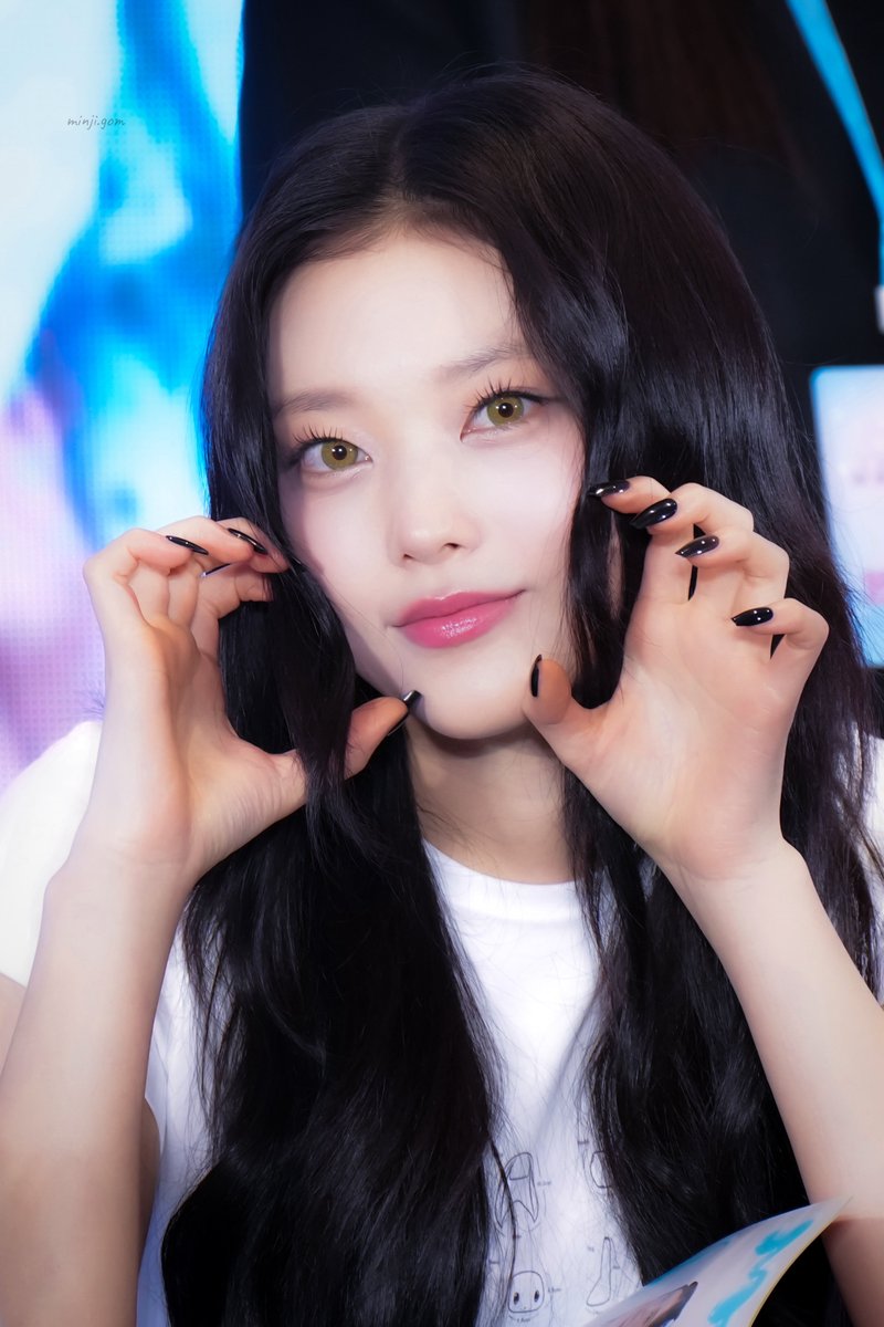 minji.gom tweet media