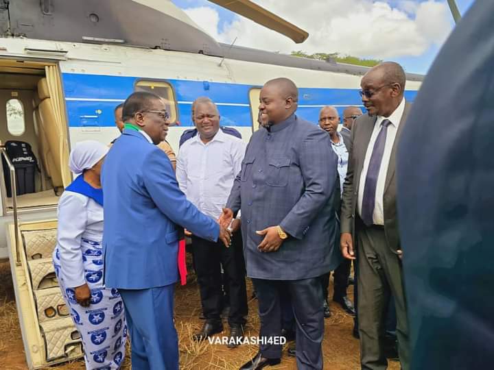 Sir Wicknell donates US$1 million to ZCC Mbungo 

Photo credit: Varakashi4ED

Story details 👉 zimcelebsblitz.com/sir-wicknell-d…