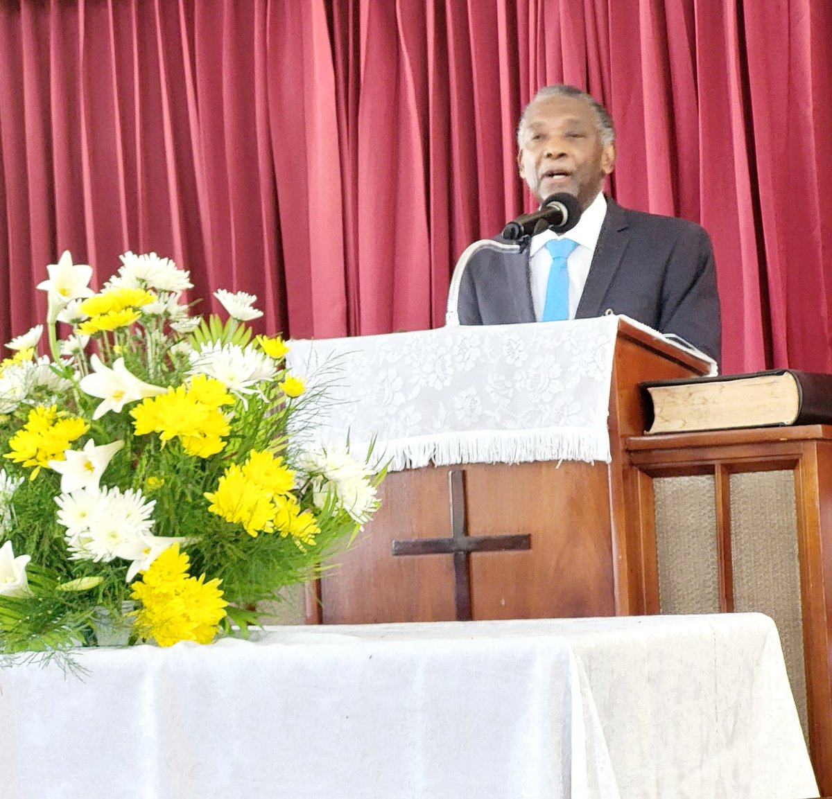 BarbicanBaptist's tweet photo. Rev. Trevor Edwards, pastor of Barbican/Golden Spring Circuit of Baptist Churches. #EasterSunday @TheJBU https://t.co/8cjS1JmKJZ