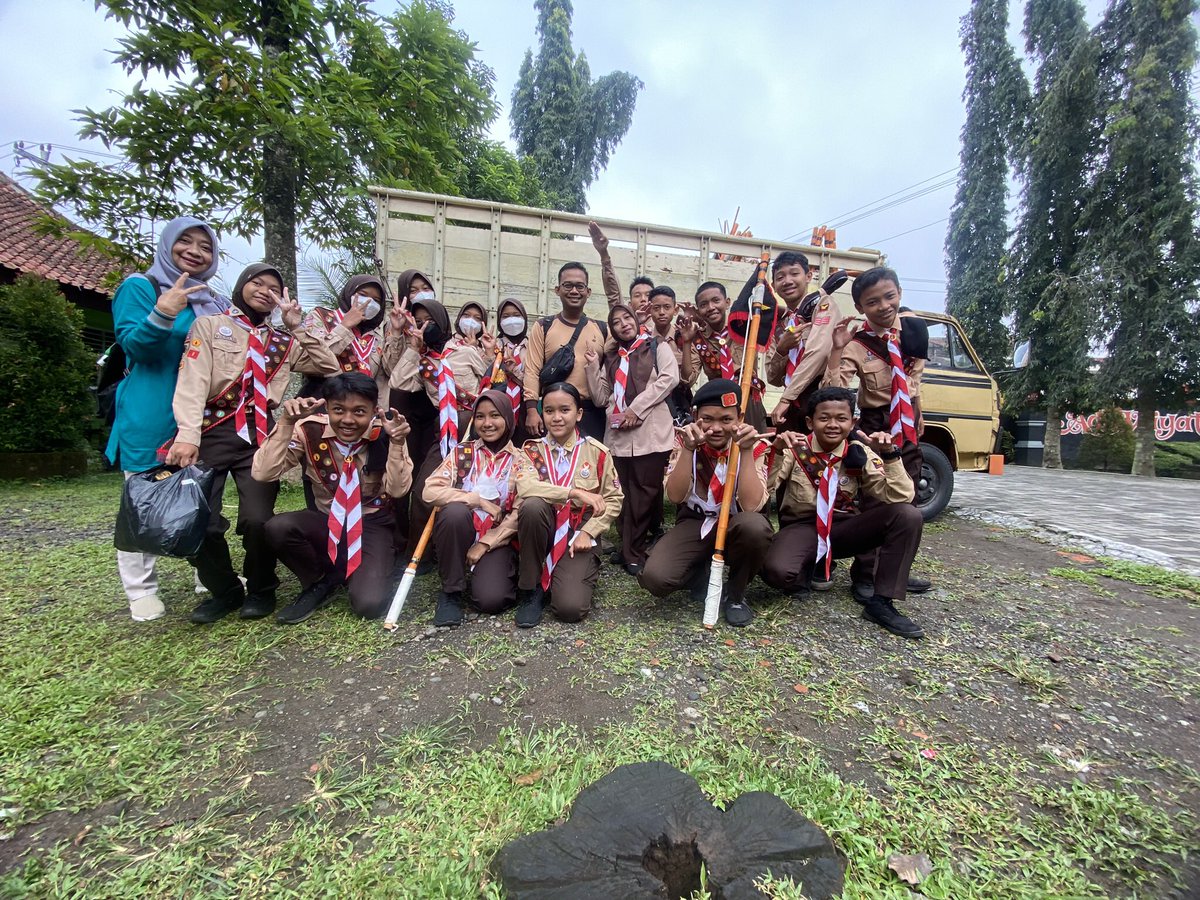 Andreastriatama's tweet photo. Dari Pramuka saya banyak sekali belajar https://t.co/T55tM65Y2r