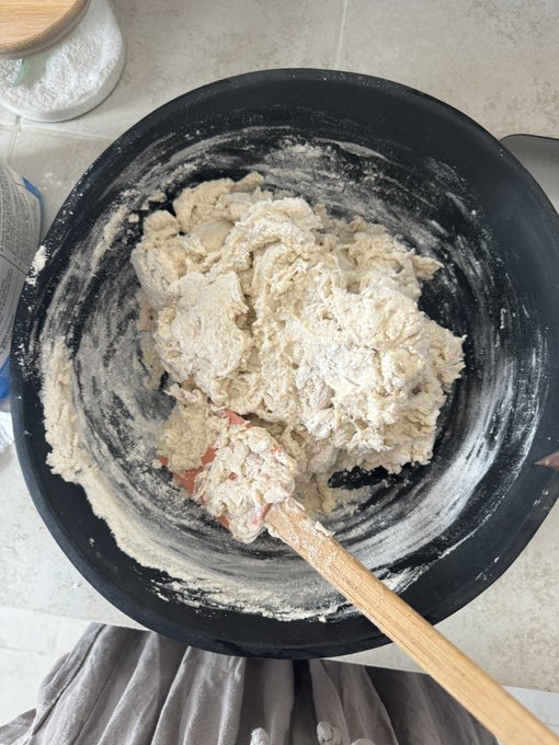 On Sunday we *try* to make bread 😎 https://t.co/3v92ZmI9y9