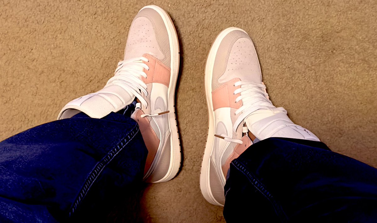 the00Beard's tweet photo. #koyd Went with the #Jordan1MidMilan for Easter Sunday. #jordan1mid #Milan #fyp #sneakers #sneakerhead https://t.co/nalnZXmgJZ