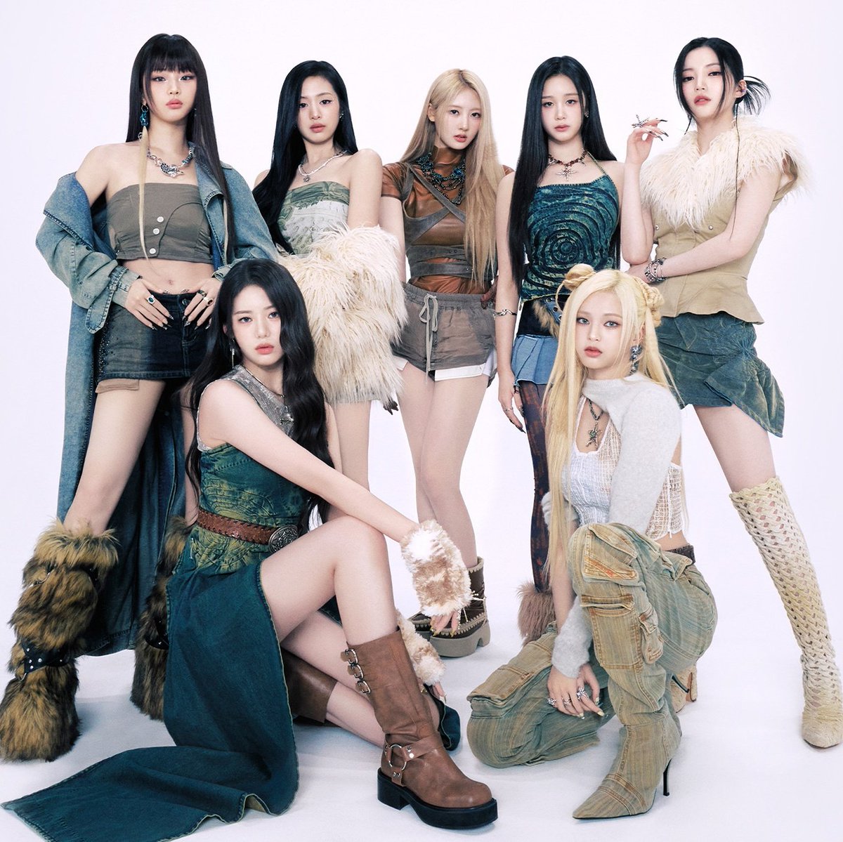 lalicha_me's tweet photo. Happy comeback.. eh ini comeback atau debut yaa hitungannya? 🥹 Gatau deh, pokoknya selamat yaa adik-adik cantikku. Lagunya enak semua, semoga bisa ngalahin album nya Ariana Grande, AAMIINNN!!! ☺️💕
@enaminul @pharitaac @RUKAcoral
#BABYMONSTER #SHEES 💖 https://t.co/kqxlZZoWo9
