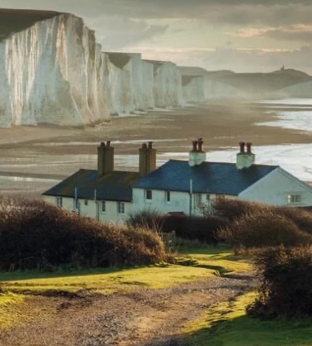 Not to be missed! New for 2024! Iconic views at 5 Coastguard Cottages, Cuckmere Haven, Sussex 🌸Opening for the #Nationalgardenscheme 13/4 14/4 15/6 & 16/6 #Gardening #Views