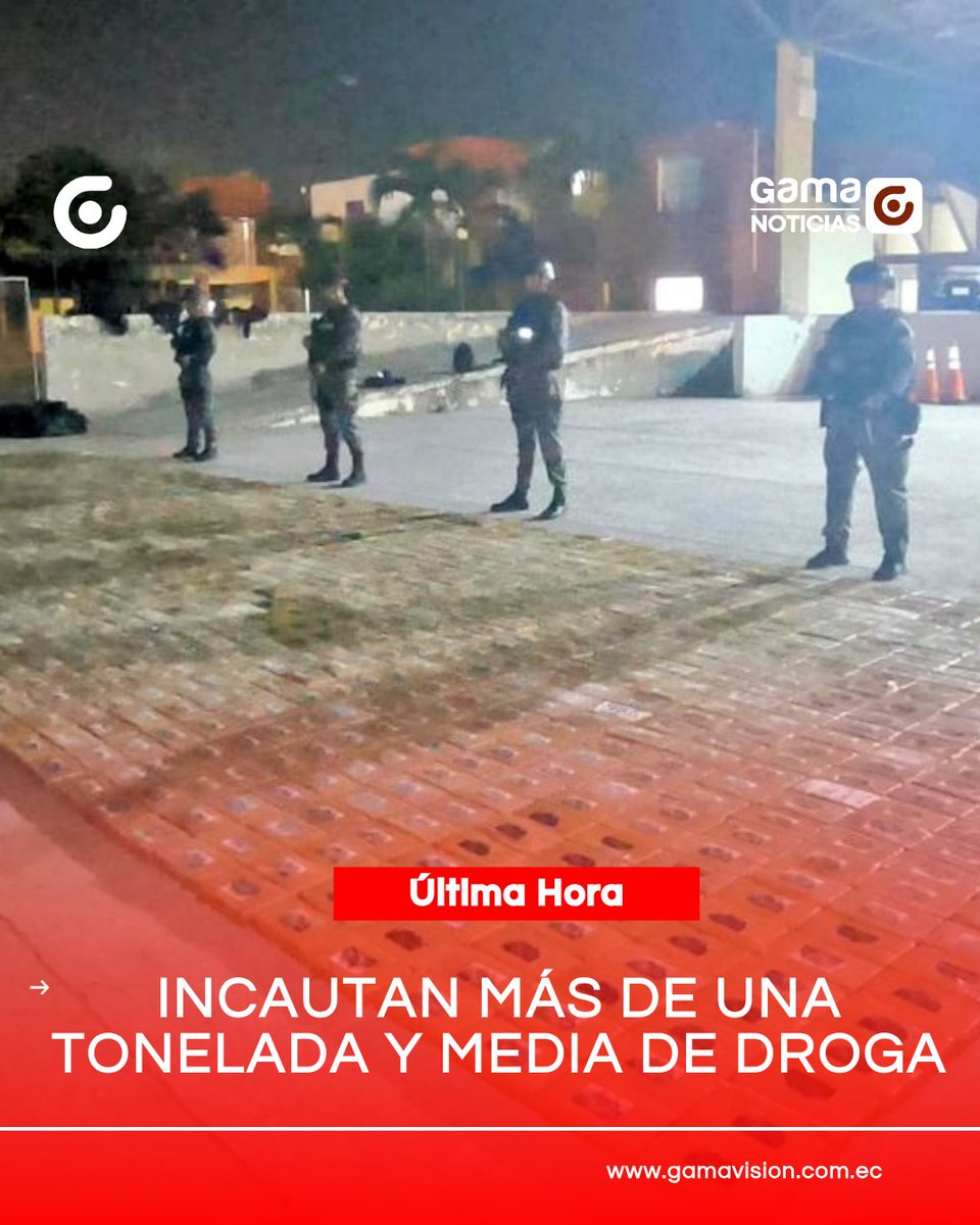 GamaNoticiasEc's tweet image. #Noticias | @PoliciaEcuador mediante una alerta ciudadana permitió localizar un vehículo tipo camión reportado como robado en el sector de #Mapasingue, #GYE, en el cual se identificó 52 bultos, 1.558 paquetes de clorhidrato de cocaína ocultos en un cargamento de plátano.