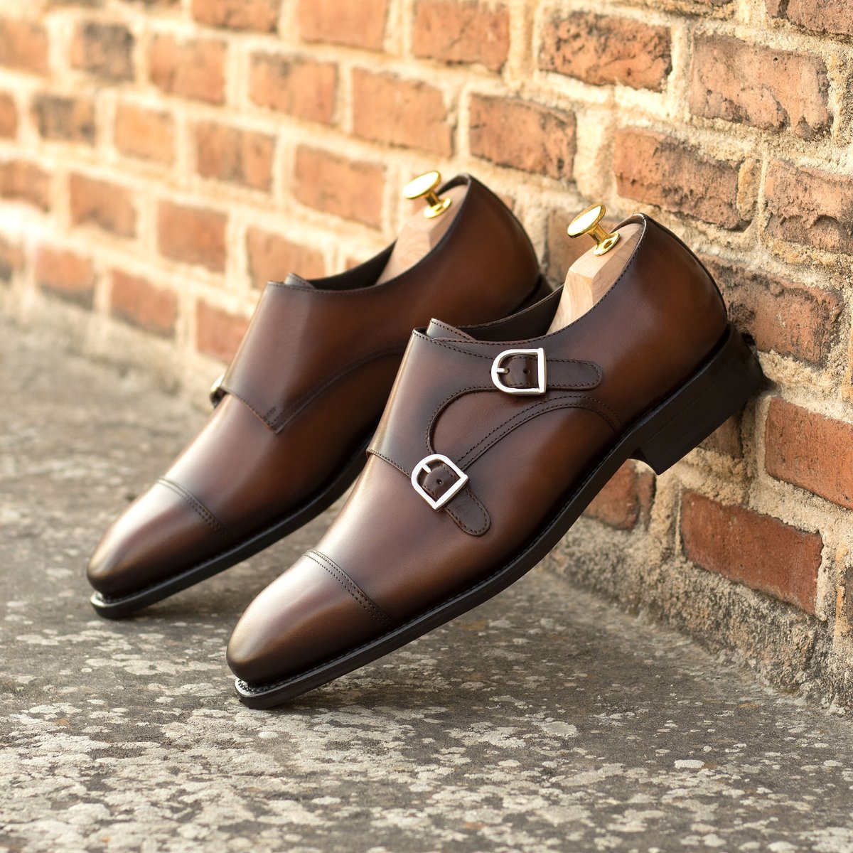 dark brown Goodyear welt leather sole with rubber dots injections

#huskyandsmith #doublemonk #mensfashion #doublemonkstrap #monkstrap #shoestyle #handmadeshoes #menshoes #luxuryshoes #menswear #bespokeshoes #classicshoes #style #monkstraps