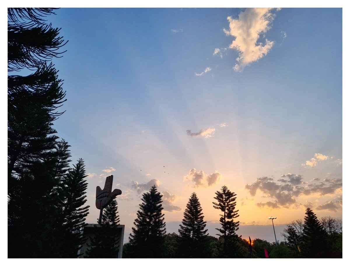 tusharnarula_21's tweet image. Chandigarh&apos;s Spring

Chandigarh, India - March 2024

#chandigarh #heritage #openhandmonument #spring #samsung #withGalaxy