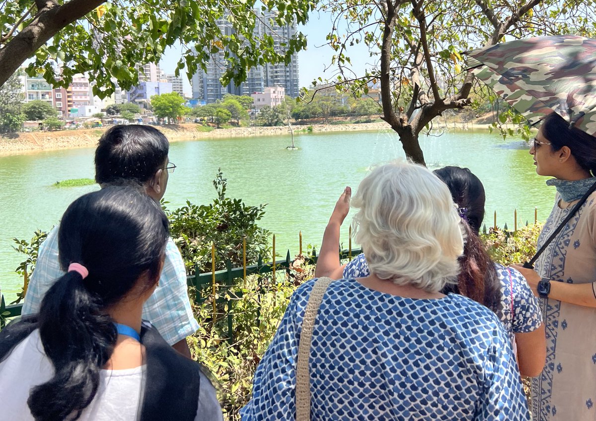 srinualavilli's tweet photo. What do 2 lakes & a residential layout in South Bengaluru have in common?
Plenty of π¦π¦π¦ β€οΈ
How did that happen in a drought year?
Ambition, participation & collaboration.
On Wednesday, BBMP Climate Action Cell led by Spl Comm @pgpreeti92 went on a field visit. 1/n https://t.co/NSdFFijqJG