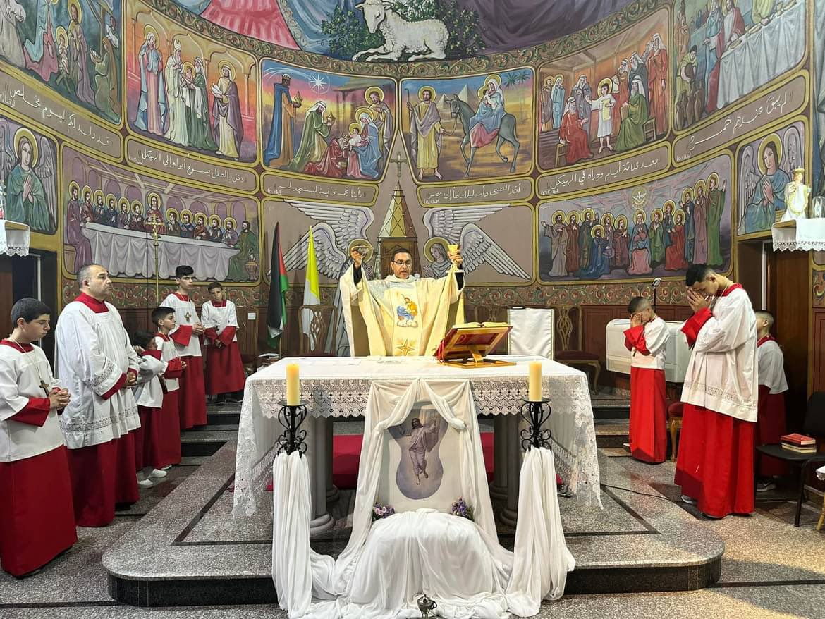 viachrist_'s tweet photo. Rome 🇮🇹
Mexique 🇲🇽 
Inde 🇮🇳
Gaza 🇵🇸

Partout dans le monde, les chrétiens célèbrent la résurrection de Notre Seigneur et Sauveur Jésus-Christ 🤩✨ https://t.co/mhYUTwdaVd