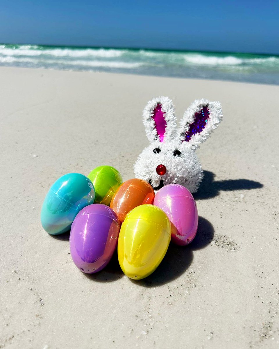 🐰🌴 Happy Easter from the sunny Bradenton Area! Wishing you a day filled with sunshine, laughter, and happiness. Whether you're lounging on our beautiful beaches or enjoying time with loved ones, we hope your day is egg-stra special! 🥚☀️ 📍 Sandbar Seafood & Spirits